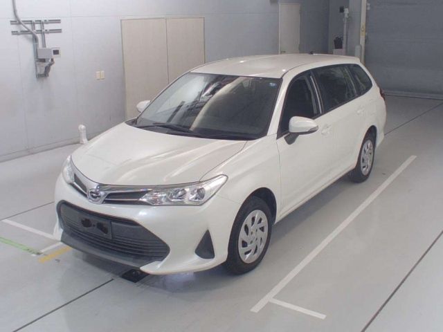 30445 Toyota Corolla fielder NZE164G 2017 г. (CAA Chubu)